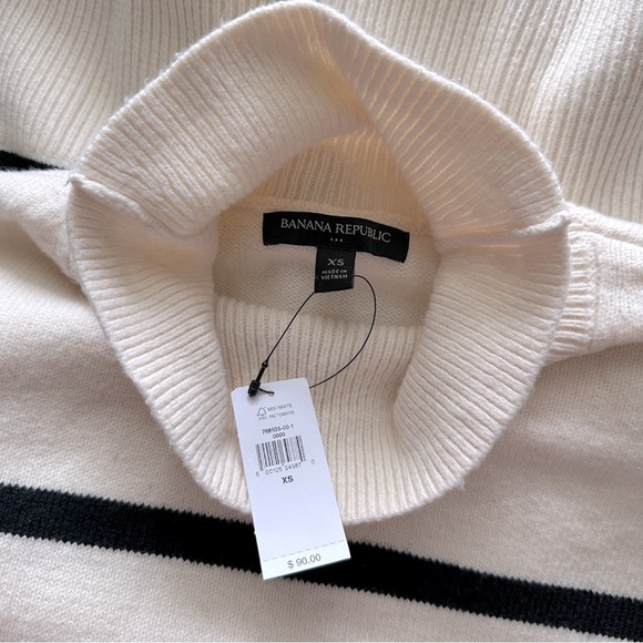 BANANA REPUBLIC Turtleneck Sweater NWT in Transition Cream Sz. XS - Picture 9 of 11